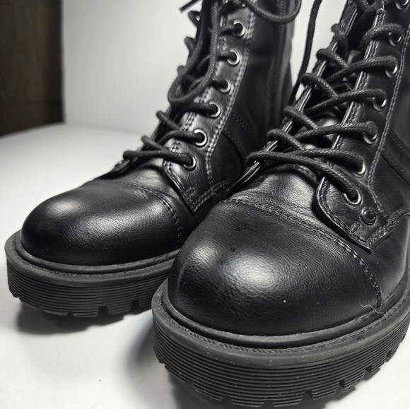 GUESS LOGO Combat Boot Size 6.5M - Picture 4 of 8